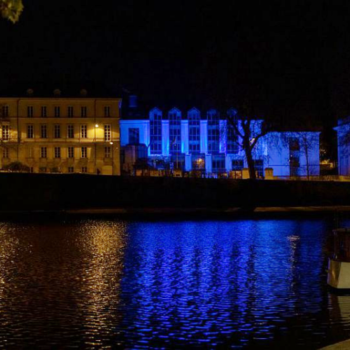 Du bleu sur l’Hôtel du Département de Loire-Atlantique