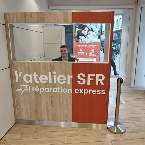 A Nantes, SFR teste un atelier réparation express de téléphones mobiles