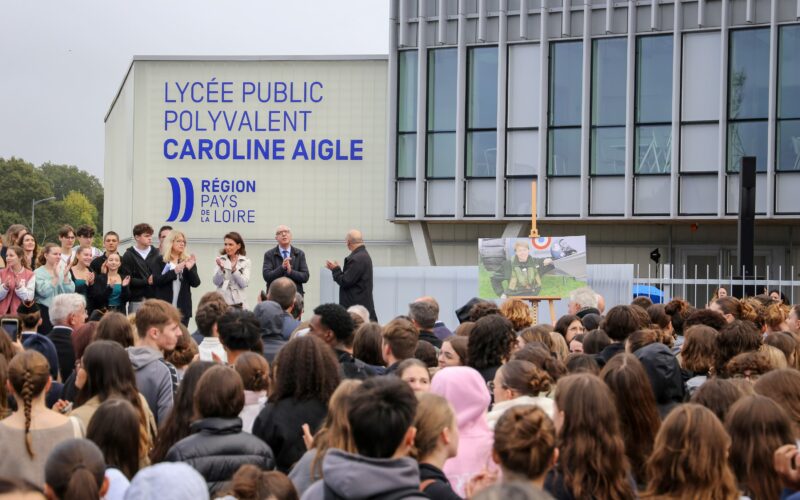 Le lycée polyvalent de Nort-sur-Erdre se nomme désormais Caroline Aigle